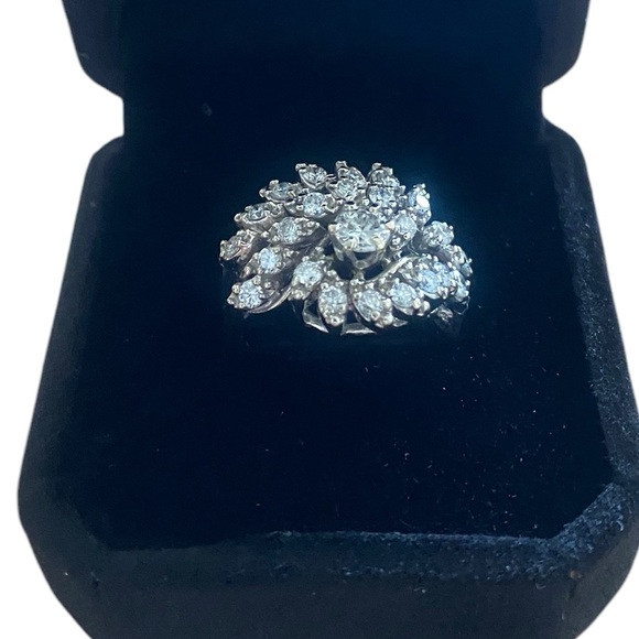 14K White Gold Ring 7.5g 1/3 ct. Center Stone 69 points side stones 1 ct total - Picture 5 of 9